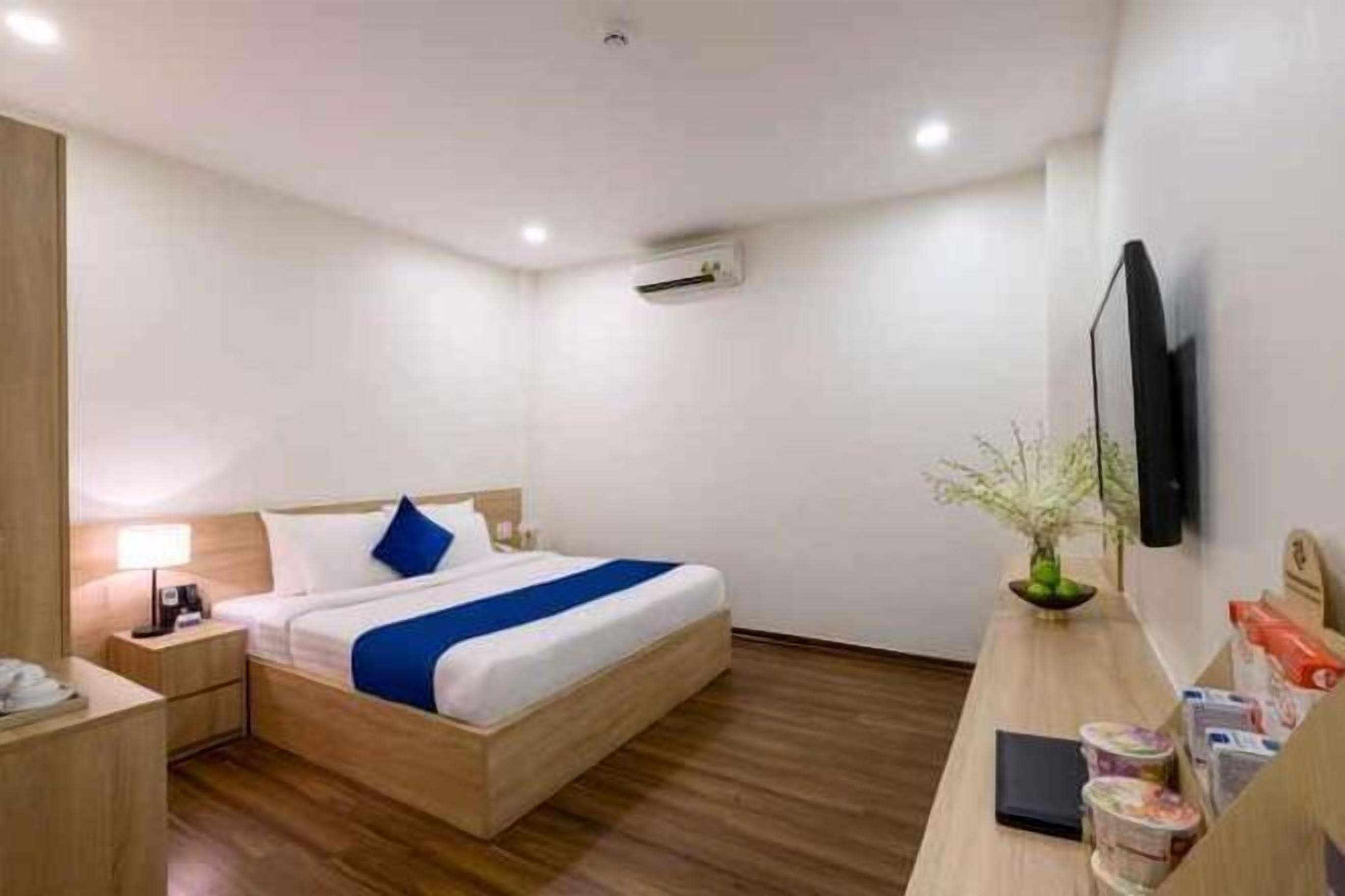 Sängtillbehör av högsta kvalitet, minibar och skrivbord