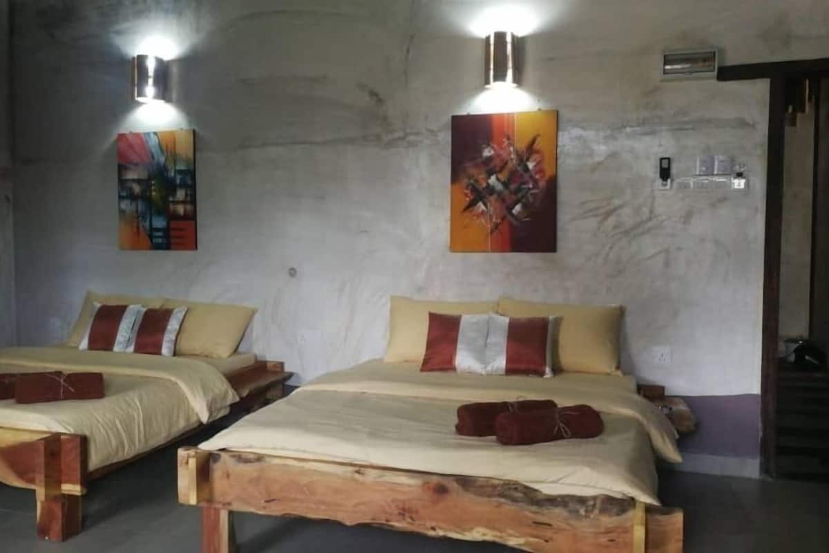 Superior Family Room | 1 bedroom, desk, laptop workspace, free WiFi