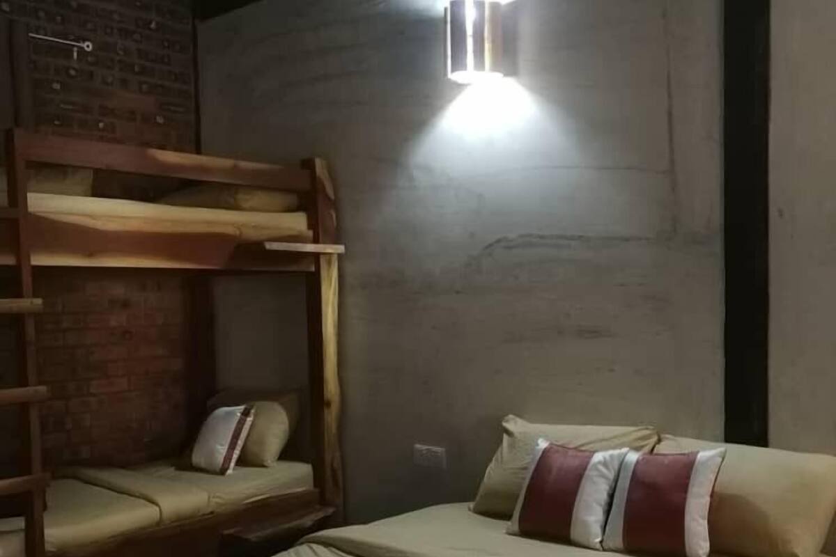 Family Suite | Desk, laptop workspace, WiFi (free), bed sheets