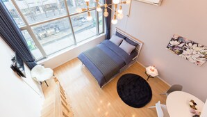 Desk, free WiFi, individually decorated, individually furnished - Lovely House Hongdae (Seoul)