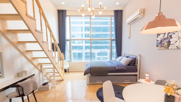 Desk, free WiFi, individually decorated, individually furnished - Lovely House Hongdae (Seoul)