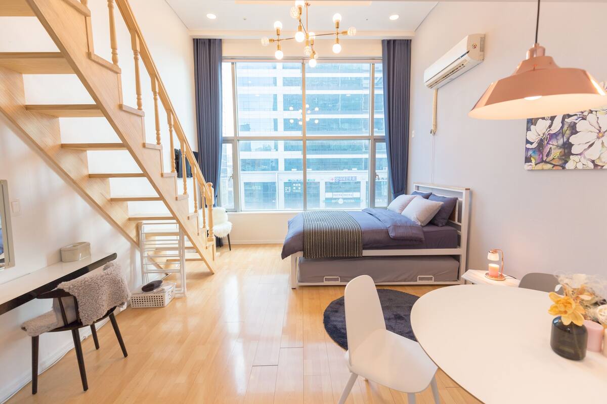 1 bedroom, individually decorated, individually furnished, desk