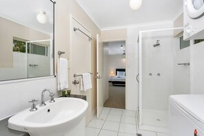 Apartament estàndard, 2 dormitoris | Bany | Articles de tocador gratuïts, assecador de cabells, tovalloles i sabó 