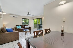 Standard Apartment, 2 Bedrooms | Living area