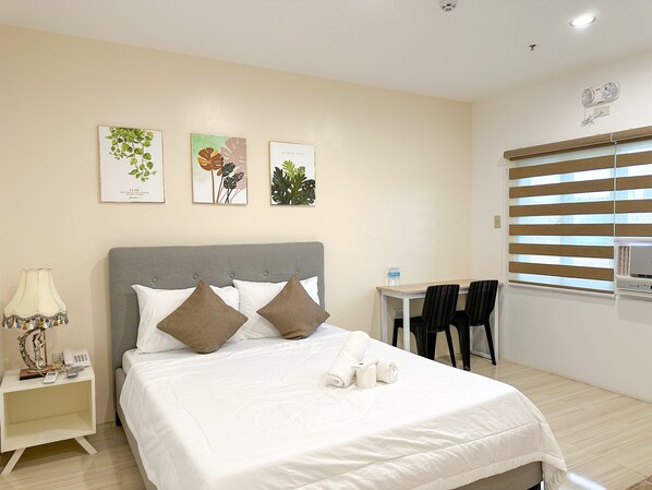 Double Room, 1 Double Bed | Desk, laptop workspace, free WiFi, bed sheets - Casa Bicolandia Suites (Daraga)