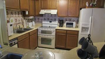 Kondominium, 2 kamar tidur | Dapur pribadi | Lemari es, oven, mesin pembuat kopi/teh, dan pemanggang roti