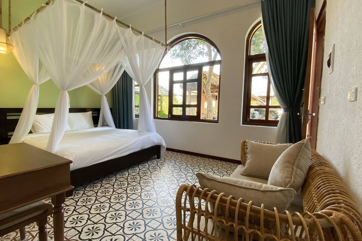 Deluxe Rustic Double Room | Bàn, khu vực làm việc phù hợp cho laptop, màn/rèm cản sáng 