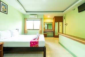 Cortinas blackout, wifi gratis y ropa de cama