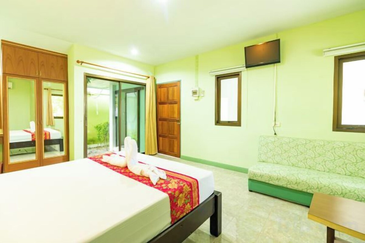 Blackout curtains, free WiFi, bed sheets