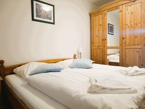 2 bedrooms, WiFi, bed sheets