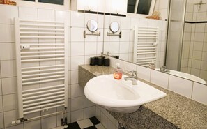 Unclassified image, 3 of 11, button