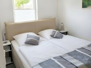1 chambre, lit parapluie, Wi-Fi, draps fournis