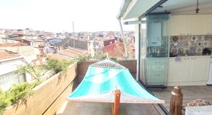 Loft Romantique, 1 lit double, terrasse, vue ville | Terrasse/Patio