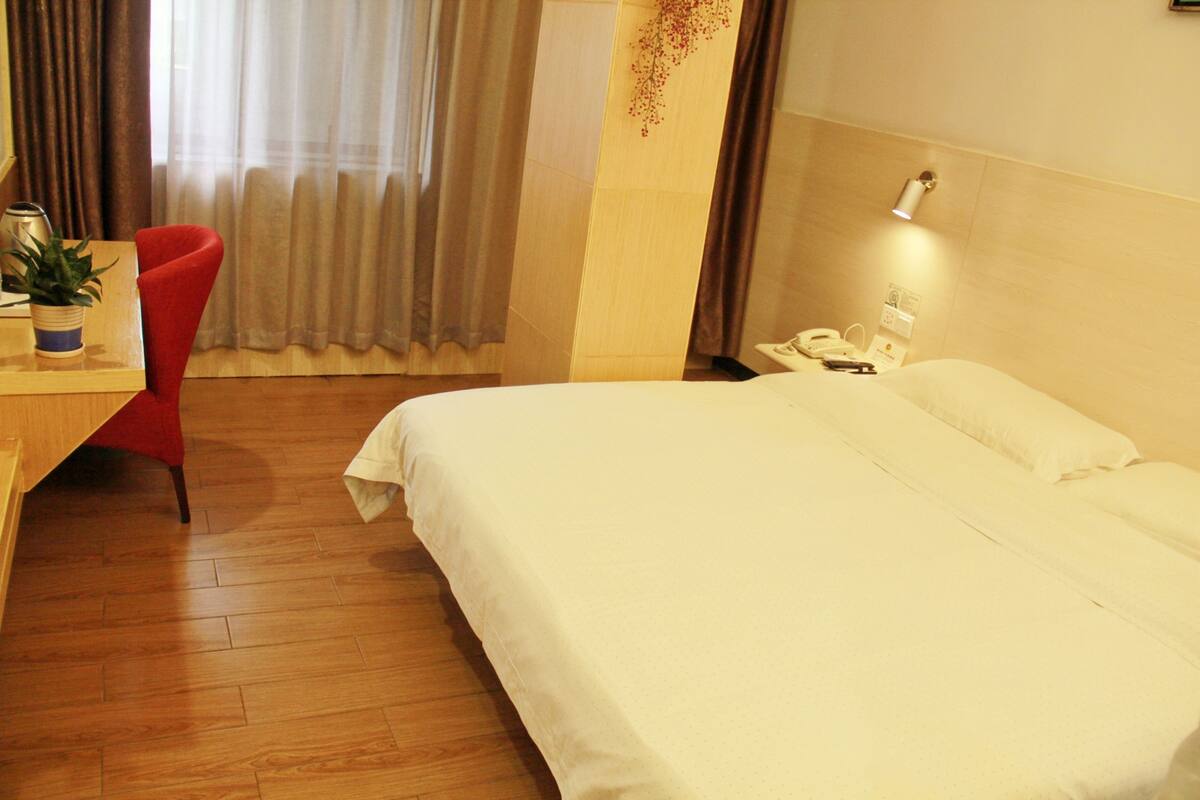 Business Double Room | Blackout curtains, free WiFi, bed sheets