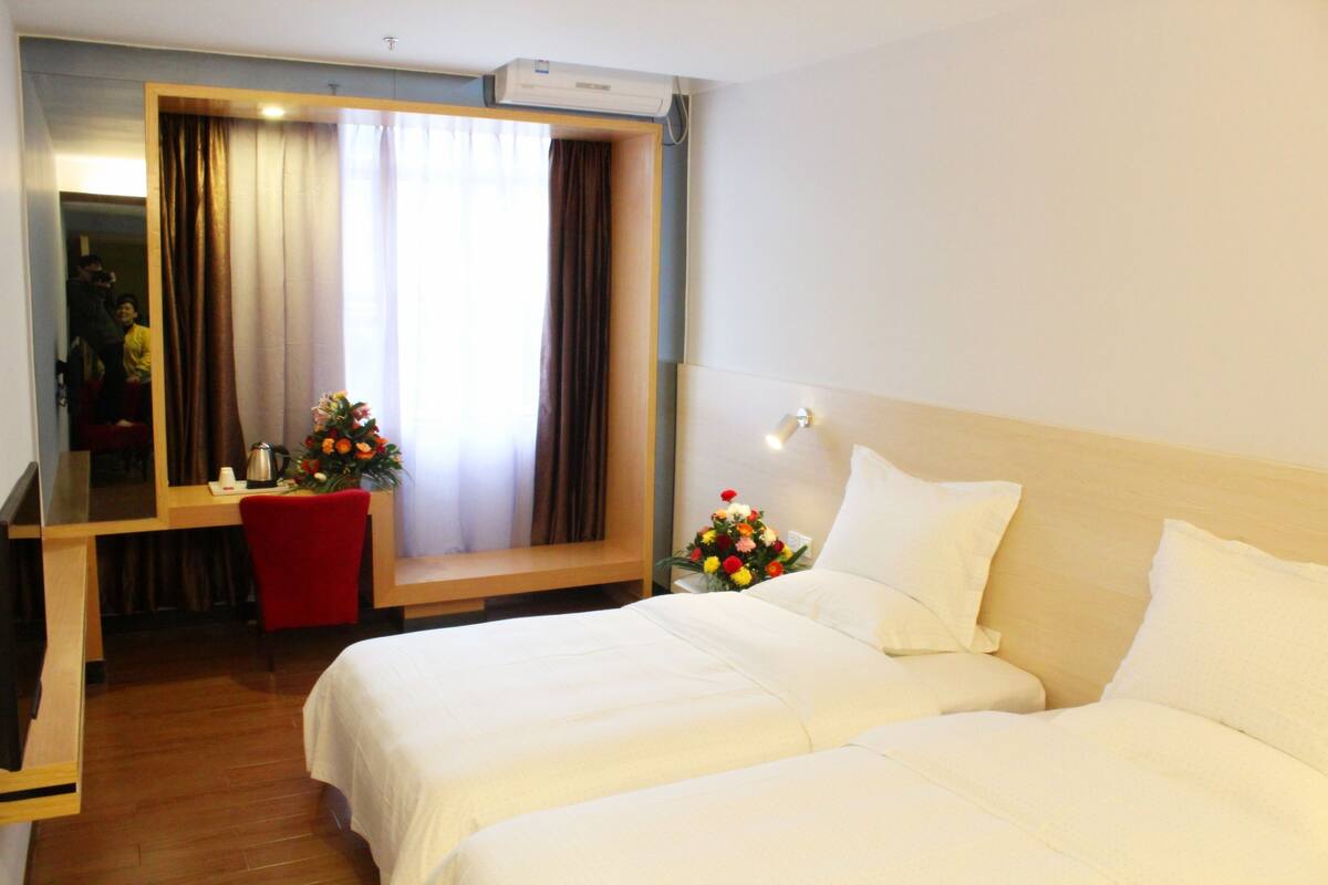 Grand Twin Room | Blackout curtains, free WiFi, bed sheets