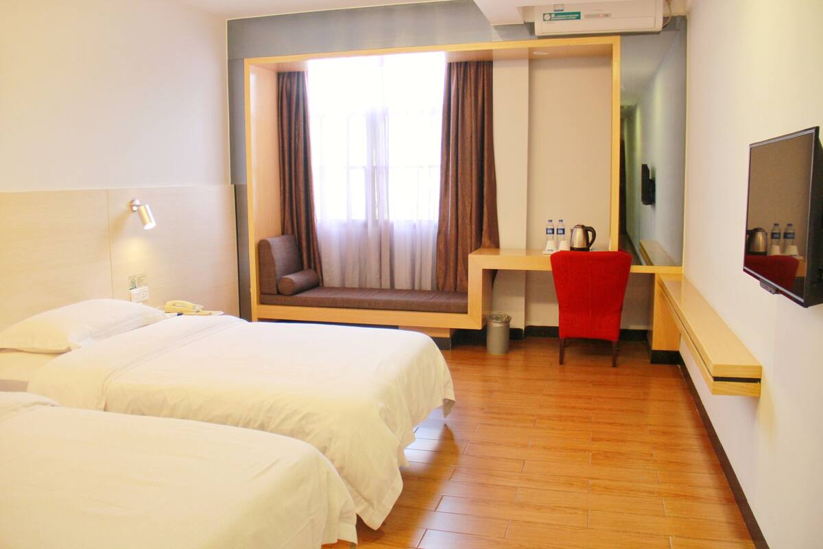 Suite | Blackout curtains, free WiFi, bed sheets