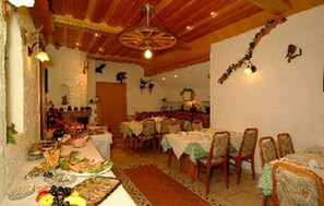 Desayuno buffet diario (EUR 7 por persona)