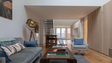 TV, Hulu, streaming services