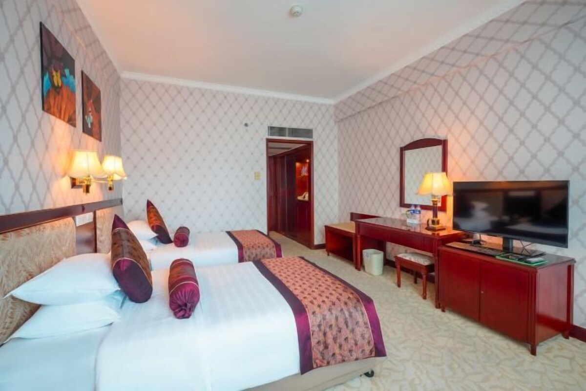 Cortinas opacas, wifi gratis, ropa de cama