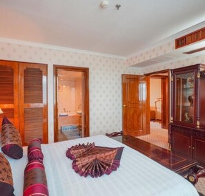 Cortinas blackout, wifi gratis y ropa de cama 