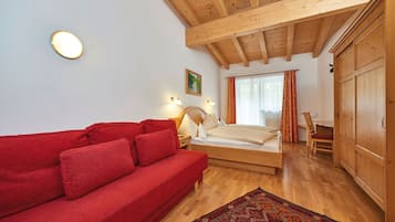 Basic Studio Suite | In-room safe, free WiFi, bed sheets, wheelchair access
