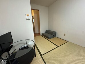 基础独立别墅, 2 间卧室 | 起居区 | 平板电视