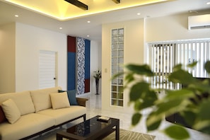 Apartment, 3 Schlafzimmer | Wohnzimmer | Flachbildfernseher