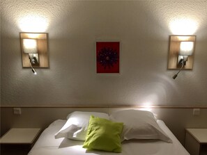 Double Room | Free WiFi, wheelchair access - Hotel les Archers (Chanverrie)