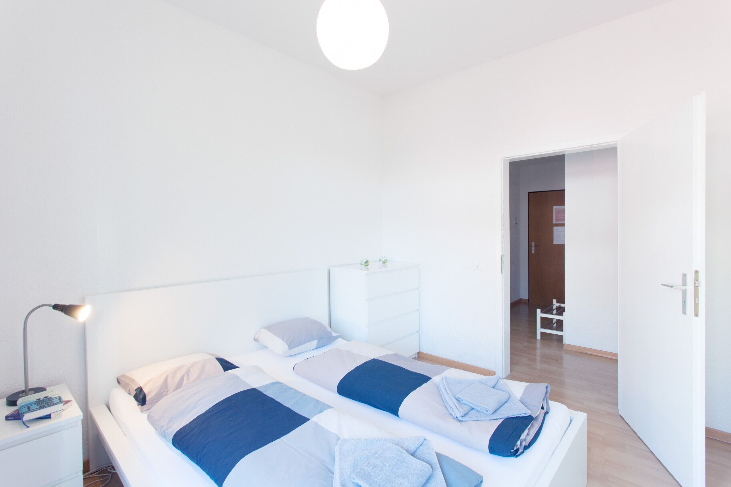 Appartement, 2 chambres, cuisine, en bord de lac | 2 chambres, fer et planche à repasser, draps fournis