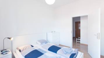 Appartement, 2 chambres, cuisine, en bord de lac | 2 chambres, fer et planche Ă repasser, draps fournis
