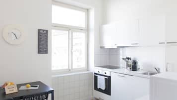 Refrigerador, microondas, placa de cocina, lavavajillas