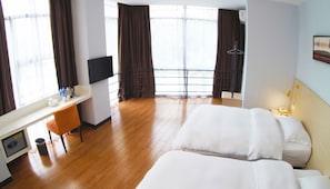 Habitación clásica con 2 camas individuales | Escritorio, cortinas opacas, wifi gratis