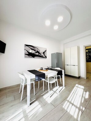 Dining - MESA - Free WiFi, Free Parking, AC - Caserta (Caserta)