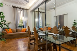 Apartment, 3 Schlafzimmer | Essbereich im Zimmer