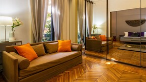 A modern living room with a sofa, a coffee table, and a glass partition. - Guercino - Apartment Porta Garibaldi (Milan)