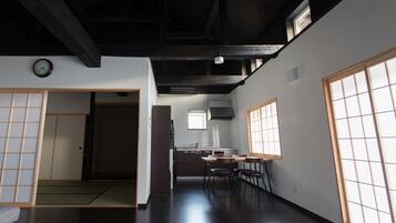 Basic House, 2 Bedrooms (TANI) | In-room dining