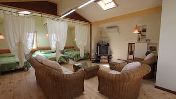 Suite Room | 1 bedroom, in-room safe, desk, laptop workspace