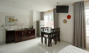 Private kitchenette - Livin' Hub Hostel & Apartment (Nha Trang)