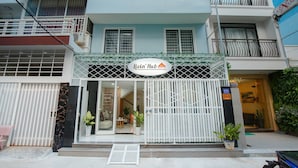 Front of property - Livin' Hub Hostel & Apartment (Nha Trang)
