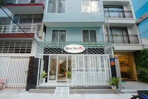 Front of property - Livin' Hub Hostel & Apartment (Nha Trang)