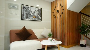 Lobby sitting area - Livin' Hub Hostel & Apartment (Nha Trang)