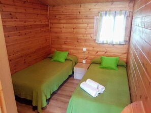 Twin Room, Terrace | Free WiFi, bed sheets - Camping Rio Nela (Trespaderne)
