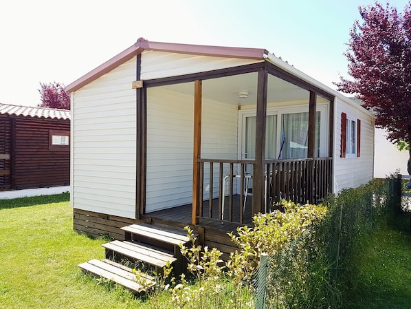 Perhebungalow, 2 makuuhuonetta, terassi (4 Pax) | Terassi/patio