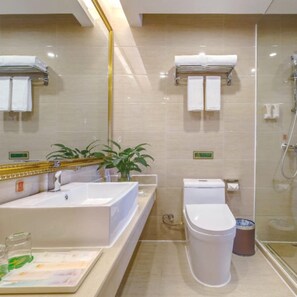 Phòng 2 giường đơn Business | Phòng tắm | Buồng tắm vòi sen, đồ dùng nhà tắm miễn phí, máy sấy tóc, khăn tắm 