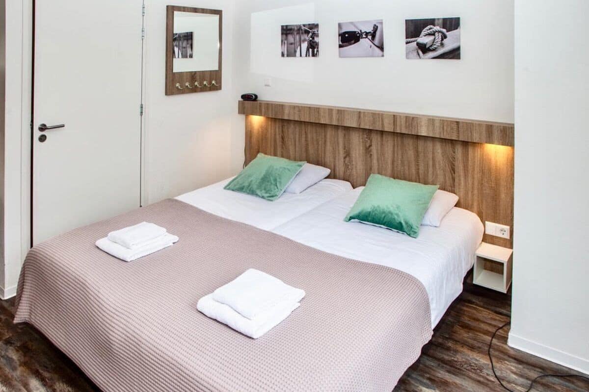 Junior Studio Suite (Juttersuite) | Premium bedding, in-room safe, WiFi (free), bed sheets