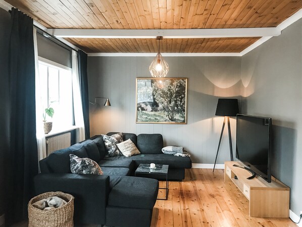 Family Apartment, 3 Bedrooms | Living area