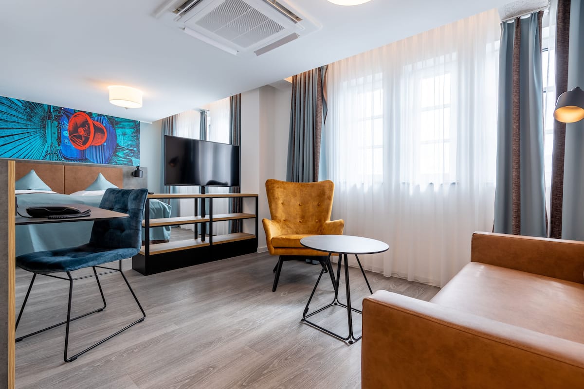 Junior Suite | 1 bedroom, minibar, in-room safe, desk
