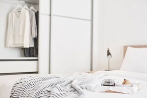 1 bedroom, desk, iron/ironing board, travel cot - Modern Elegant Apartment at Kolonaki (Athina)