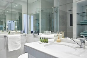 Hair dryer, towels - Modern Elegant Apartment at Kolonaki (Athina)