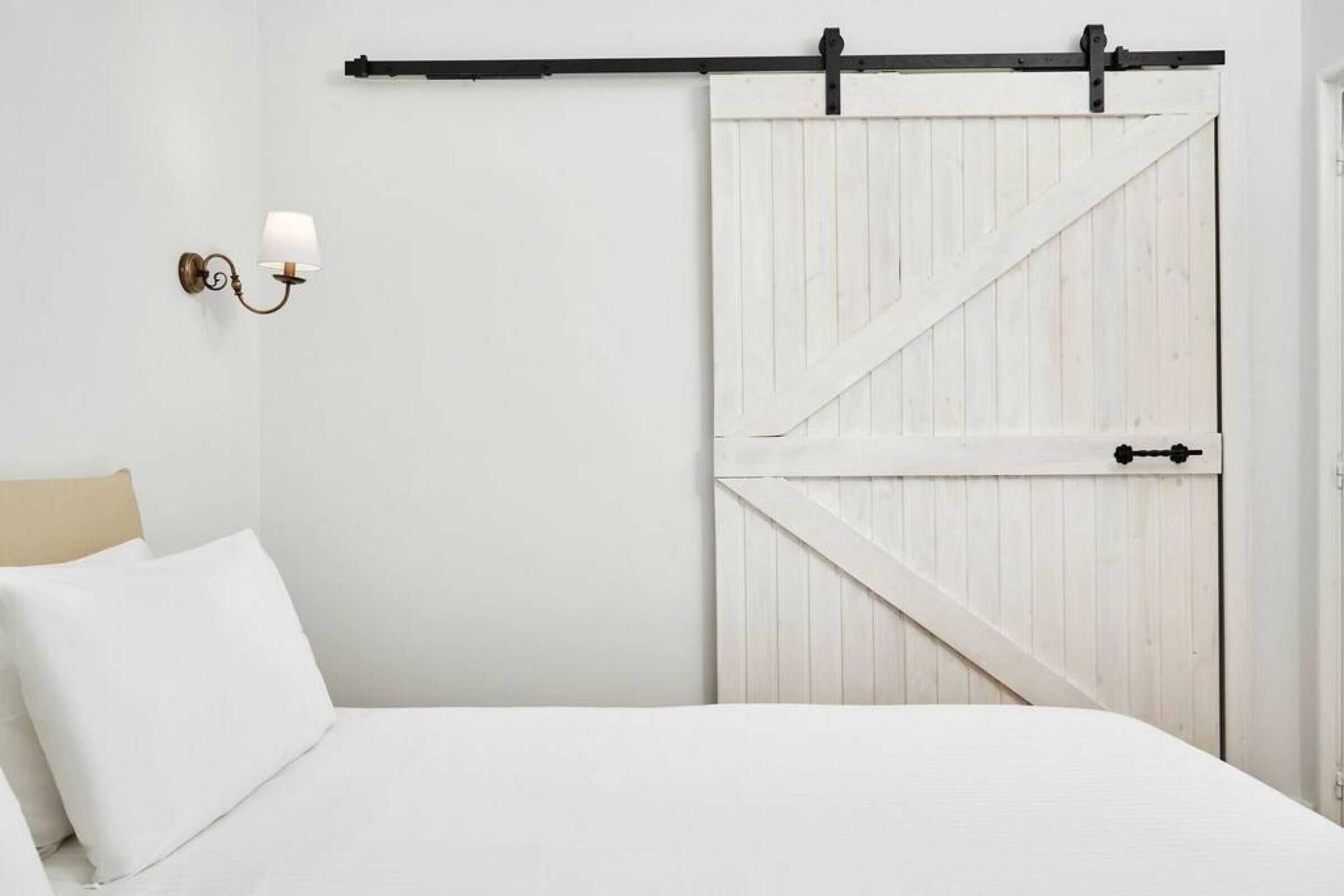 3 bedrooms, desk, iron/ironing board, travel crib